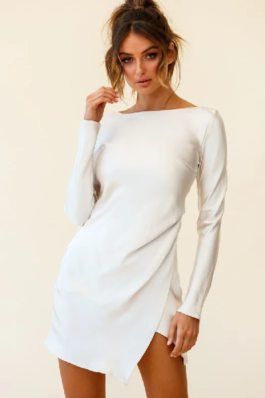 Dresses with Tulle Overlay and Beaded Bodice for Ladies' Dramatic and Graceful LookThank Me Later Long Sleeve Open Back Dress Champagne Dresses with Tulle Overlay and Beaded Bodice for Ladies' Dramatic and Graceful LookThank Me Later Long Sleeve Open Back Dress Champagne