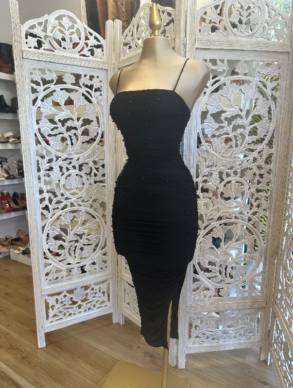 Party Dresses with Ruffled Sleeves and High Neck for Ladies' Dramatic and Elegant LookPearl Detail Black Dress Party Dresses with Ruffled Sleeves and High Neck for Ladies' Dramatic and Elegant LookPearl Detail Black Dress