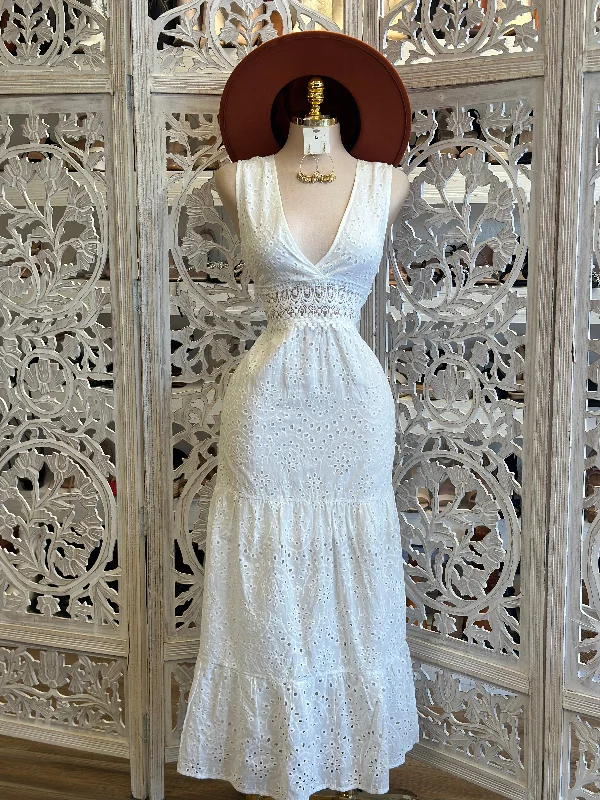 Metallic Party Dresses with Sequined Straps for Ladies' New Year's Eve PartiesEyelet White Maxi Dress 100 poliéster no estira Metallic Party Dresses with Sequined Straps for Ladies' New Year's Eve PartiesEyelet White Maxi Dress 100 poliéster no estira