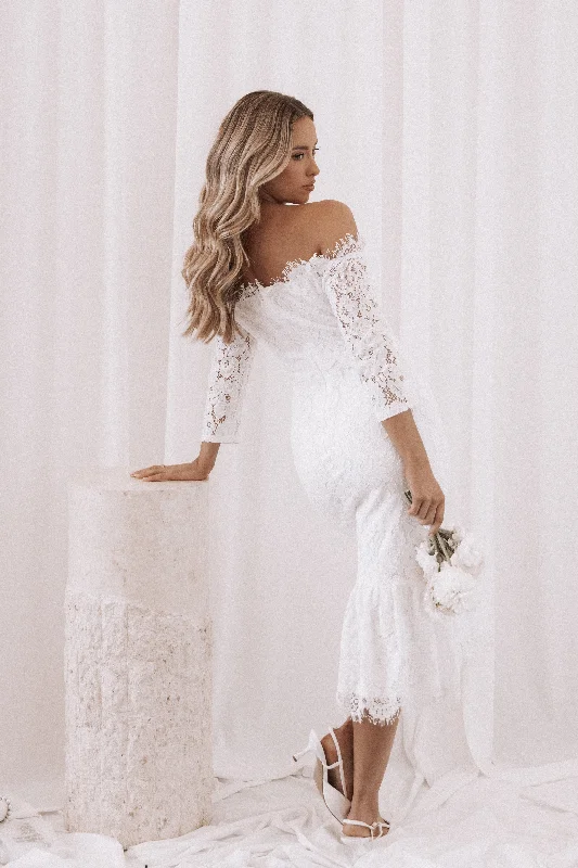 Sleeveless silk midi dress for a sophisticated summer styleLindy Midi Dress - White Sleeveless silk midi dress for a sophisticated summer styleLindy Midi Dress - White
