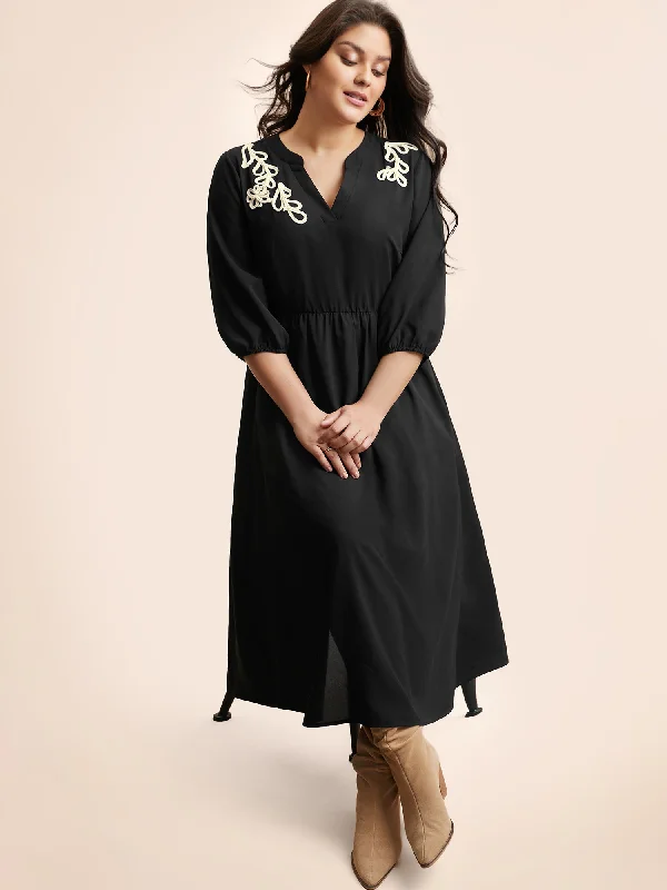 Vintage - inspired 50s midi dress with a classic silhouetteNotched Stereo Flower Design Midi Dress