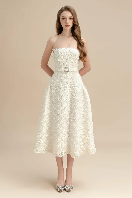 Scoop neck midi dress for a casual and comfortable styleSaskia Drop Waist Sleeveless Lace Midi Dress
