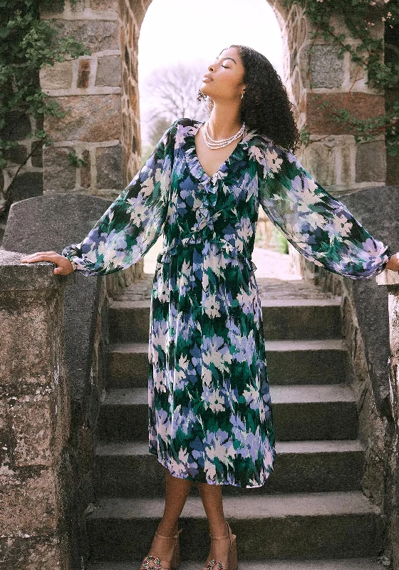 Embroidered lace midi dress for a romantic and delicate touchVila Daliana Floral Midi Dress, Black Multi Embroidered lace midi dress for a romantic and delicate touchVila Daliana Floral Midi Dress, Black Multi