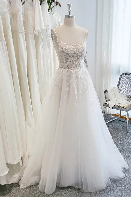 Smart - casual wedding dress for a laid - back ceremonyA-Line Sweep-Brush Train Lace Tulle Wedding Dress CW3103 Smart - casual wedding dress for a laid - back ceremonyA-Line Sweep-Brush Train Lace Tulle Wedding Dress CW3103