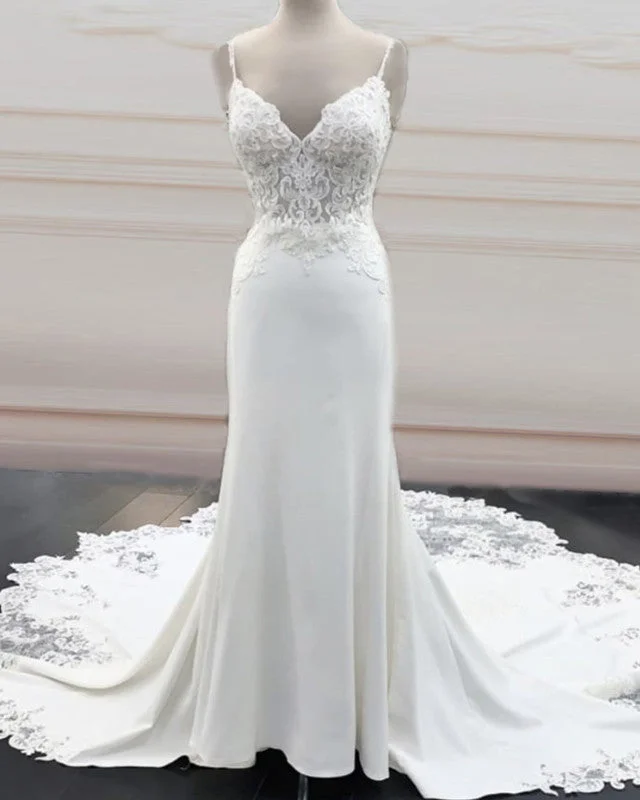 Exquisite hand - beaded wedding dressElegant Mermaid Wedding Dress Lace V Neck Sweep Train Exquisite hand - beaded wedding dressElegant Mermaid Wedding Dress Lace V Neck Sweep Train