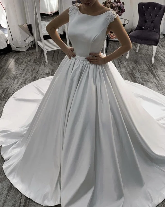 Quirky - designed wedding dress for an individual brideLace Back Wedding Dress Scoop Neck Satin Ball Gown Quirky - designed wedding dress for an individual brideLace Back Wedding Dress Scoop Neck Satin Ball Gown