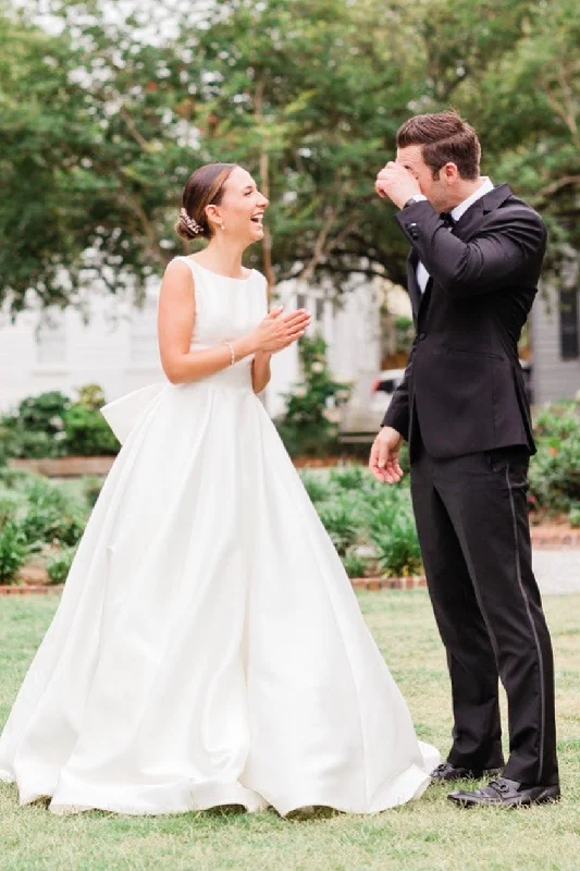 Bohemian - style off - the - shoulder wedding dressLong Open Back A-line Scoop White Wedding Dress with Bow Bohemian - style off - the - shoulder wedding dressLong Open Back A-line Scoop White Wedding Dress with Bow