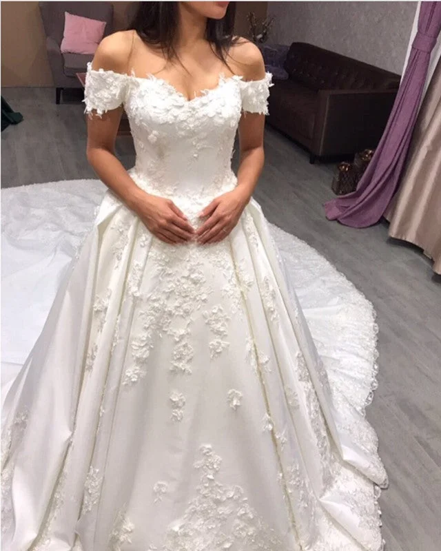 Colorful non - white wedding dress for a bold brideLace Embroidery V-neck Royal Train Satin Wedding Dresses Colorful non - white wedding dress for a bold brideLace Embroidery V-neck Royal Train Satin Wedding Dresses