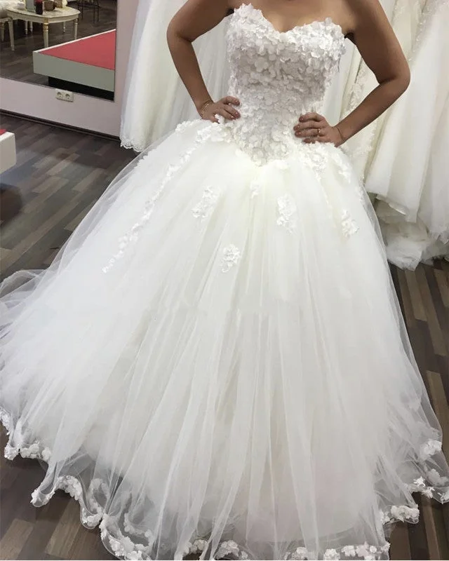 Lace - up back wedding dress for a customizable fitLace Flowers Sweetheart Drop Waistline Tulle Wedding Gowns Lace - up back wedding dress for a customizable fitLace Flowers Sweetheart Drop Waistline Tulle Wedding Gowns