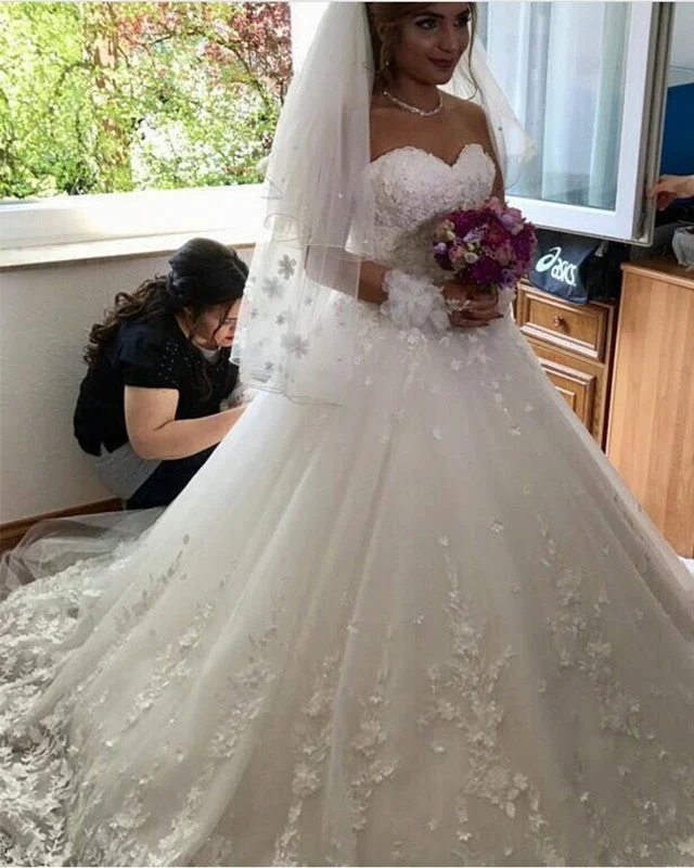 Ballroom - ready luxury wedding dressLace Flowers Sweetheart Tulle Ball Gowns Embroidery Wedding Dresses Ballroom - ready luxury wedding dressLace Flowers Sweetheart Tulle Ball Gowns Embroidery Wedding Dresses