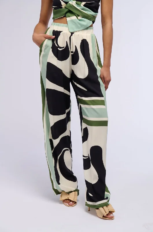 Recycled nylon pants for women in an eco - friendly sporty optionLILAH PRINTED WIDE LEG PANT Recycled nylon pants for women in an eco - friendly sporty optionLILAH PRINTED WIDE LEG PANT