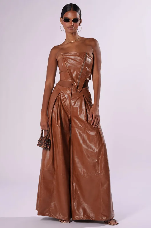 Cuffed straight leg pants for women in a neat lookLOOK BACK AT IT WIDE LEG TROUSER Cuffed straight leg pants for women in a neat lookLOOK BACK AT IT WIDE LEG TROUSER