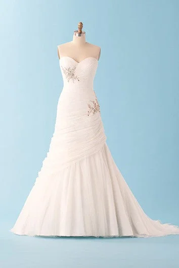 Jeweled - bodice wedding dress for a sparkly lookLovely Beaded A-line long Dress With Sweetheart and Strapless Style Jeweled - bodice wedding dress for a sparkly lookLovely Beaded A-line long Dress With Sweetheart and Strapless Style