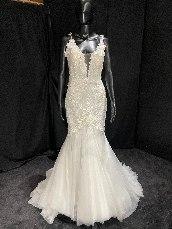 Italian - made luxury wedding dressPronovias Galatea