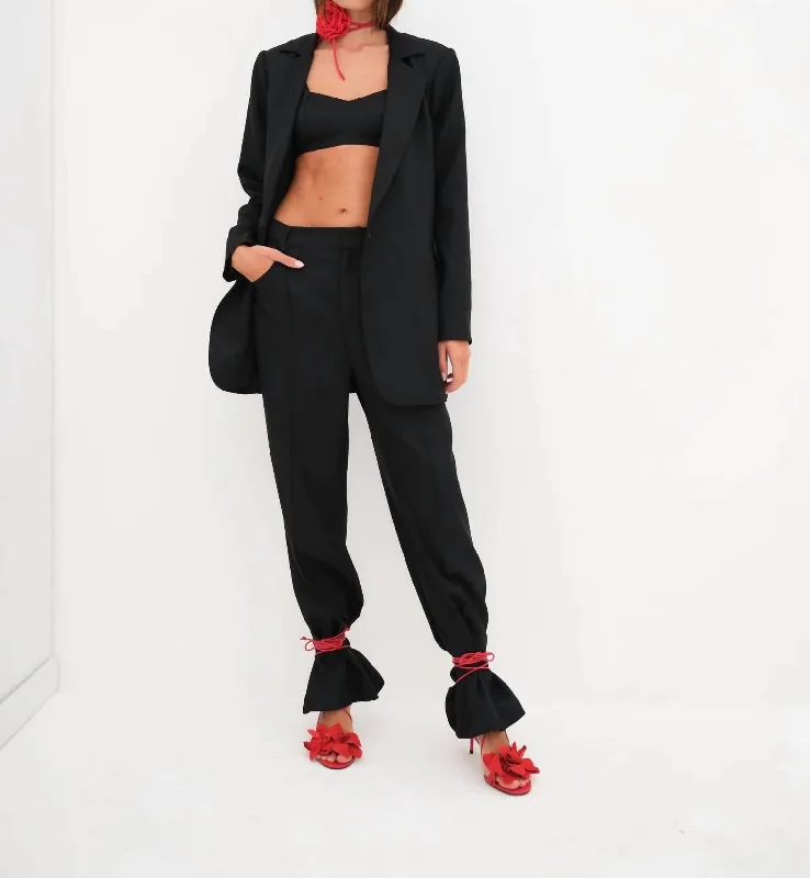 Linen blend cigarette pants for women in a breezy and modern styleShannon Pant In Black Linen blend cigarette pants for women in a breezy and modern styleShannon Pant In Black