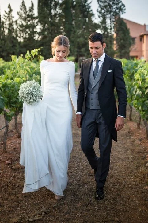 Metallic - thread - detailed wedding dressSimple Elegant Mermaid Wedding Dresses Boat Neck Long Sleeve Bridal prom Gowns cg7709 Metallic - thread - detailed wedding dressSimple Elegant Mermaid Wedding Dresses Boat Neck Long Sleeve Bridal prom Gowns cg7709