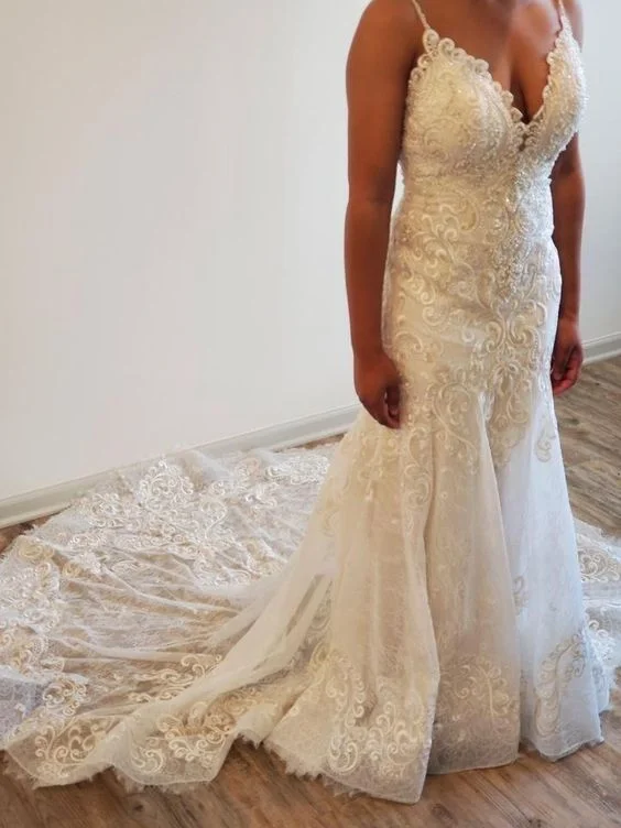 Sheath - style wedding dress with a slitSpaghetti Straps Wedding Dresses Bridal Gown with Appliques prom dresses cg23437 Sheath - style wedding dress with a slitSpaghetti Straps Wedding Dresses Bridal Gown with Appliques prom dresses cg23437