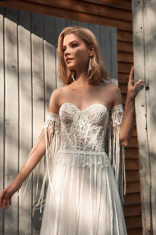 Exquisite hand - beaded wedding dressStrapless Bohemian Wedding Gown with Removable Sleeves Exquisite hand - beaded wedding dressStrapless Bohemian Wedding Gown with Removable Sleeves