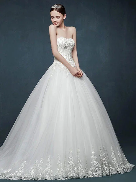 Sparkly sequined wedding dress for a glamorous brideStrapless Lace Ball Gown Wedding Dress with Sweetheart Neckline Sparkly sequined wedding dress for a glamorous brideStrapless Lace Ball Gown Wedding Dress with Sweetheart Neckline