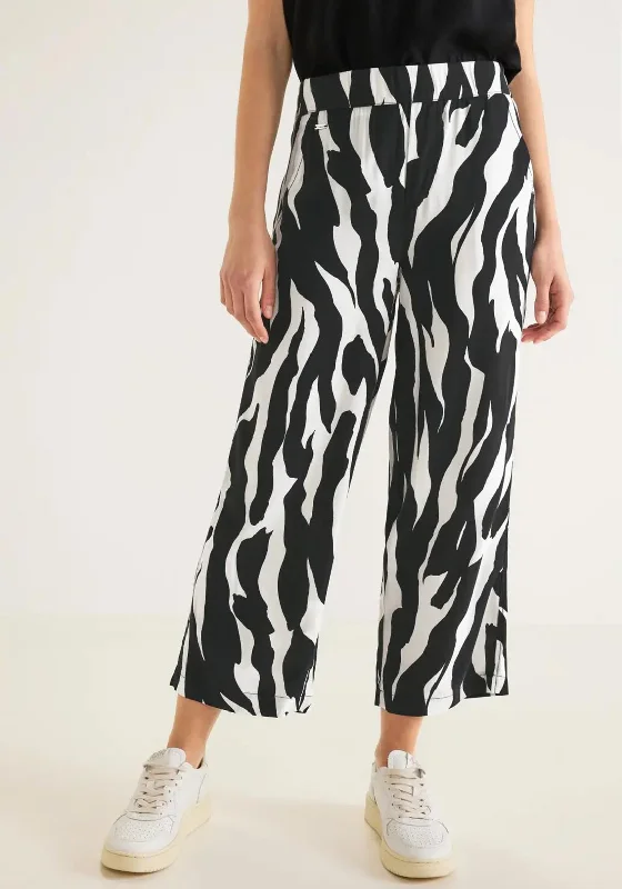 Solid color wide leg denim pants for women in a minimalist and trendy styleStreet One Loose Fit Print Trousers, Black & White Solid color wide leg denim pants for women in a minimalist and trendy styleStreet One Loose Fit Print Trousers, Black & White