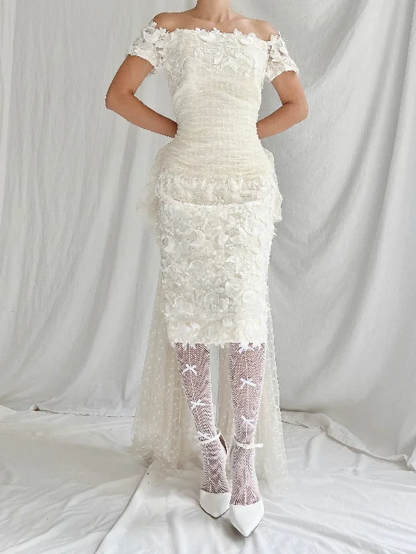 Tiered - skirt wedding dress for a voluminous look1980s Victor Costa Swiss Dot and 3D Floral Dress - XS Tiered - skirt wedding dress for a voluminous look1980s Victor Costa Swiss Dot and 3D Floral Dress - XS