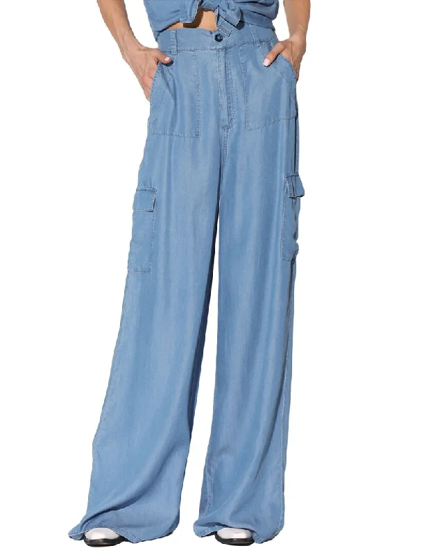 Ankle length dress pants for women in a versatile and formal styleWalter Baker Terry Pant Ankle length dress pants for women in a versatile and formal styleWalter Baker Terry Pant