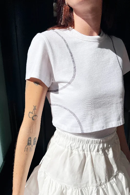 Women's T - shirt with a flapped pocketORGANIC COTTON CROPPED TEE WITH STITCHING