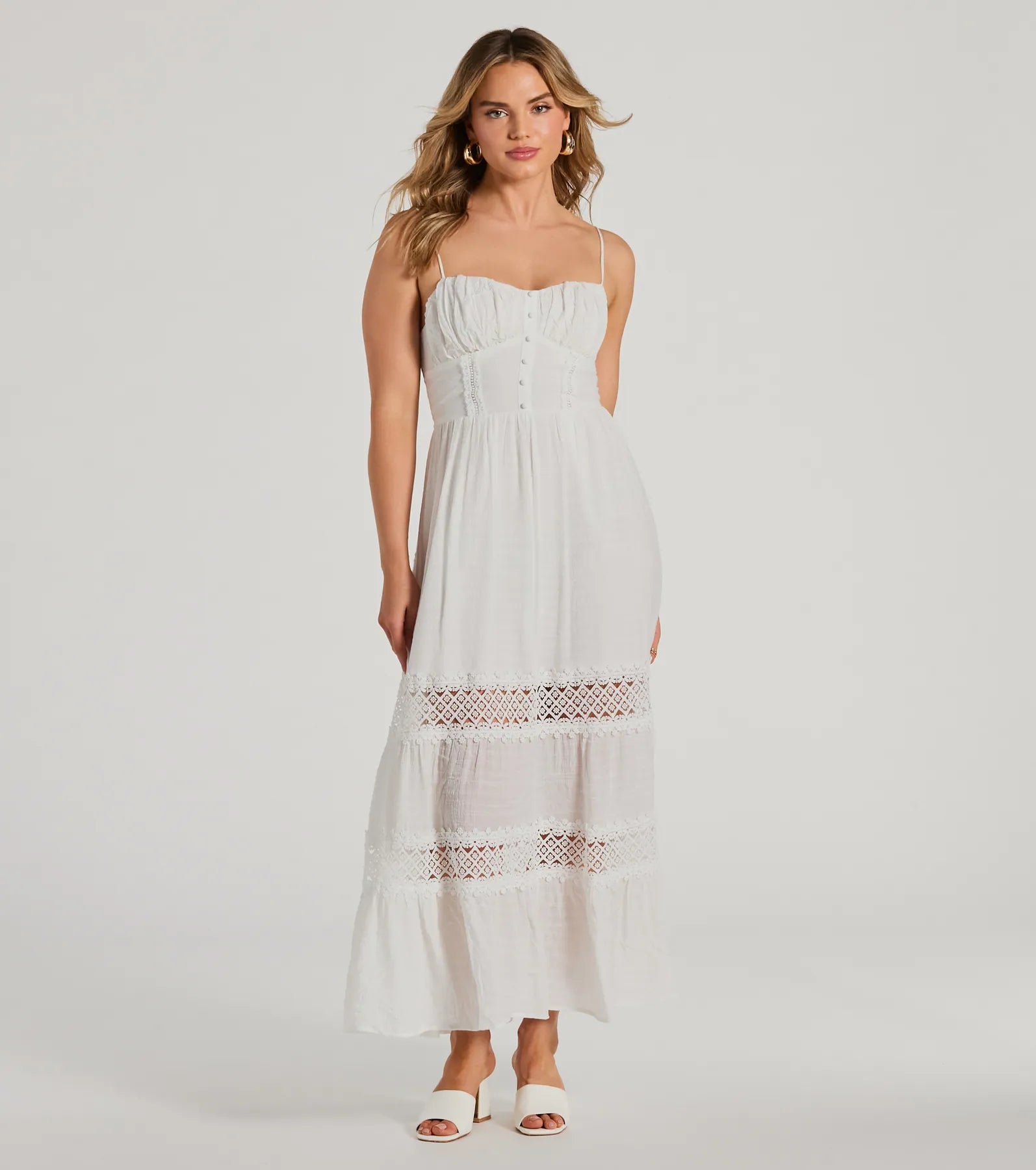 Dresses with Embroidered Paisley Patterns for Ladies' Exotic and Sophisticated LookFeel The Romance Sweetheart Button Lace Trim Maxi Dress Dresses with Embroidered Paisley Patterns for Ladies' Exotic and Sophisticated LookFeel The Romance Sweetheart Button Lace Trim Maxi Dress