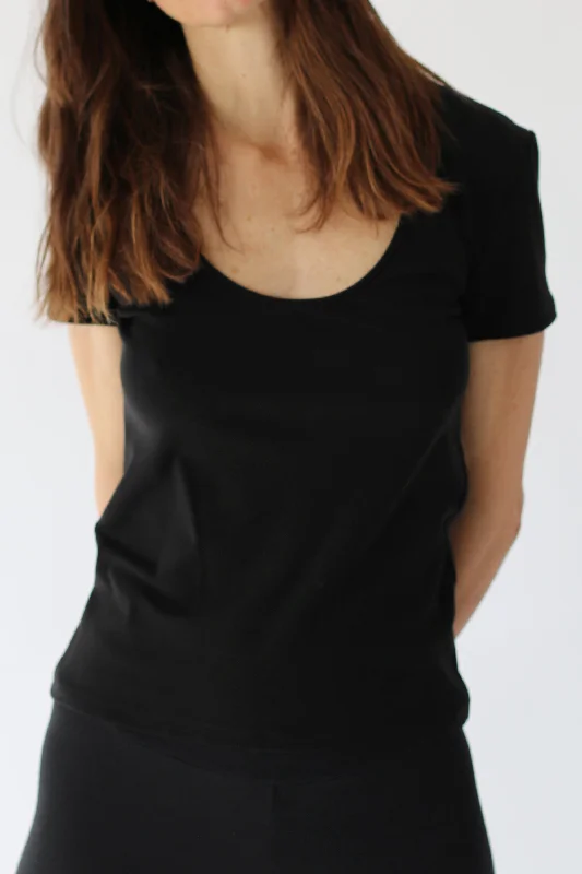 Printed women's T - shirt with animal printsFITTED SCOOP NECK TEE