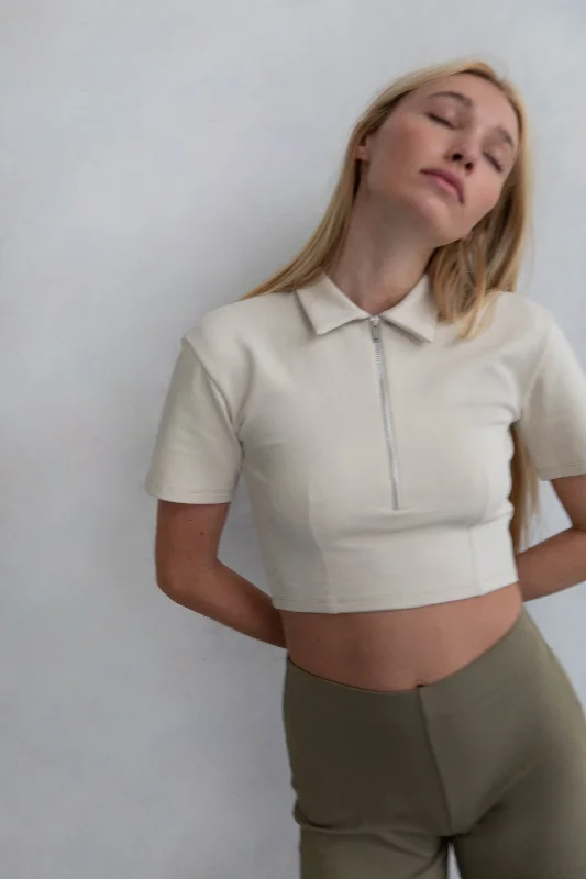 Women's T - shirt with a metallic - colored threadCOLLARED HALF ZIP TEE