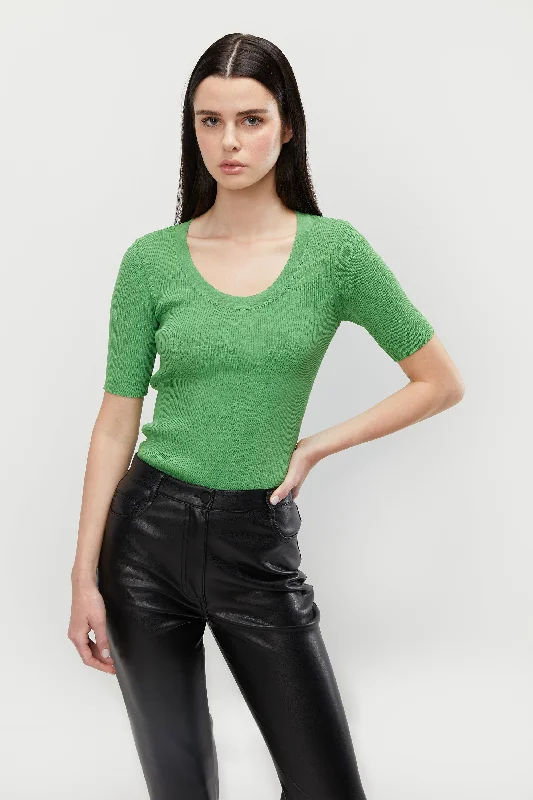 Women's lightweight linen T - shirt for warm weatherSLIM FIT SCOOP NECK TEE