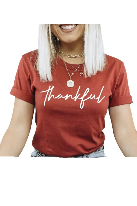 Women's T - shirt with a side slit for added styleThankful Tee In Rust