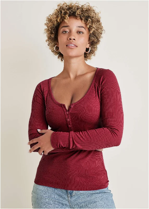 Women's T - shirt with a metallic - colored yarn and a ribbed textureLong Sleeve Henley Tee - Wine Women's T - shirt with a metallic - colored yarn and a ribbed textureLong Sleeve Henley Tee - Wine