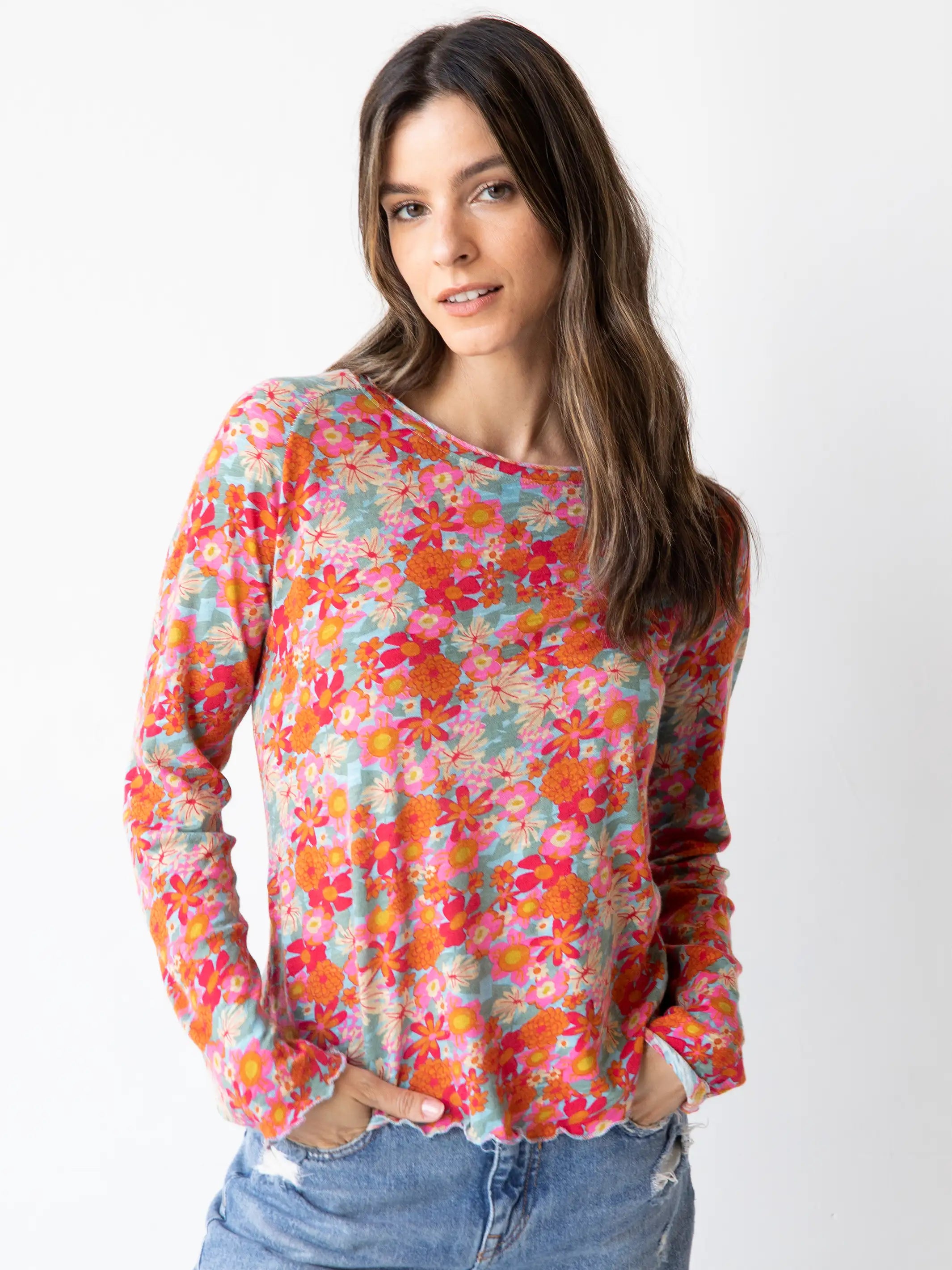 Long - sleeved women's T - shirt with a balloon - sleeve designLily Cotton Long Sleeve Tee Shirt - Pink Red Floral