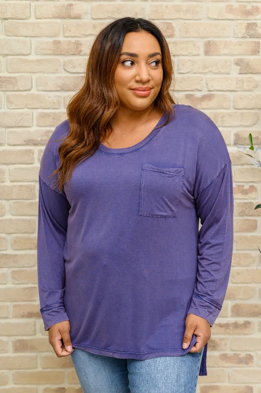Cropped women's T - shirt to pair with high - waisted skirtsLong Sleeve Knit Top With Pocket In Denim Blue Cropped women's T - shirt to pair with high - waisted skirtsLong Sleeve Knit Top With Pocket In Denim Blue