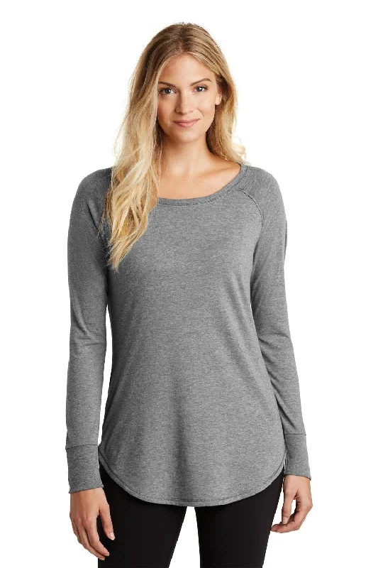 Scoop neck women's T - shirt for a casual lookDistrict Womens Perfect Tri Long Sleeve Crewneck T-Shirt - Grey Frost Scoop neck women's T - shirt for a casual lookDistrict Womens Perfect Tri Long Sleeve Crewneck T-Shirt - Grey Frost