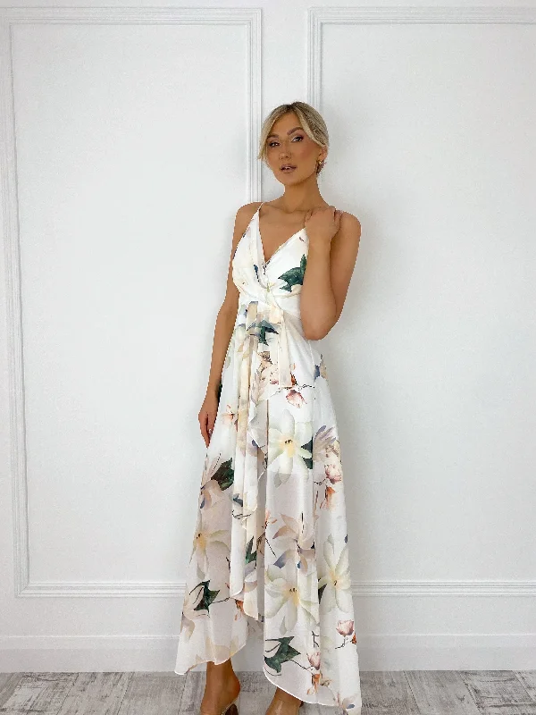 "Trendy casual dresses for women to wear at the beach"Daisy Floral Maxi Dress - White "Trendy casual dresses for women to wear at the beach"Daisy Floral Maxi Dress - White